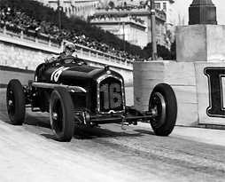 Louis Chiron negotiating Tabac corner at the 1934 Monaco Grand Prix.